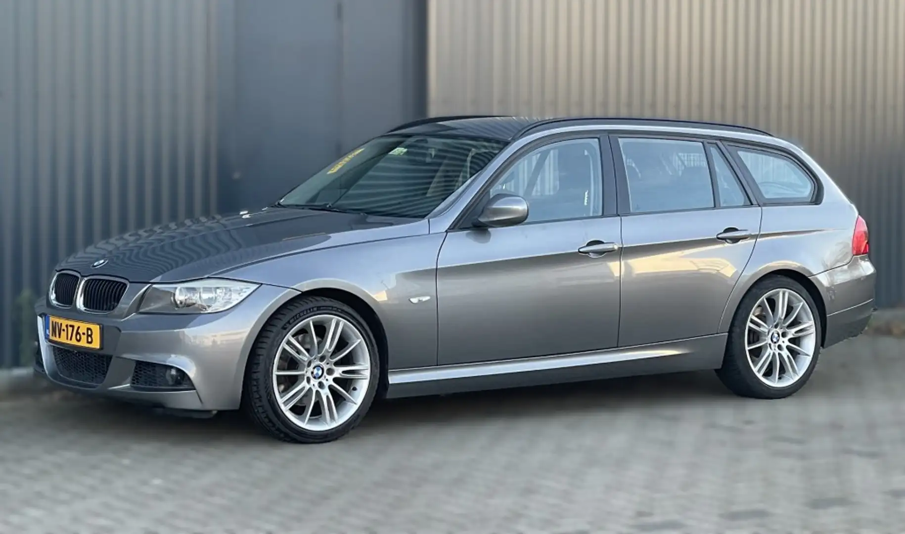 BMW 320 320i Touring (E91) Origineel Business M-Line 125KW Grijs - 1