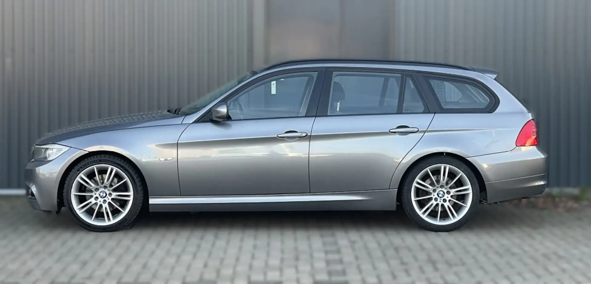 BMW 320 320i Touring (E91) Origineel Business M-Line 125KW Grijs - 2