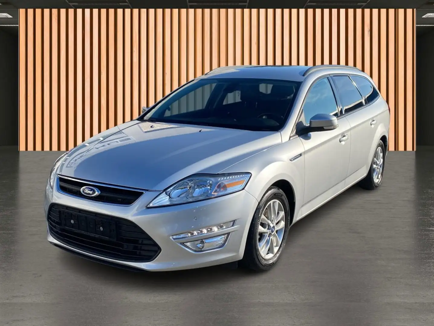Ford Mondeo 1,6 l EcoBoost Champions Edition*Navi* srebrna - 2