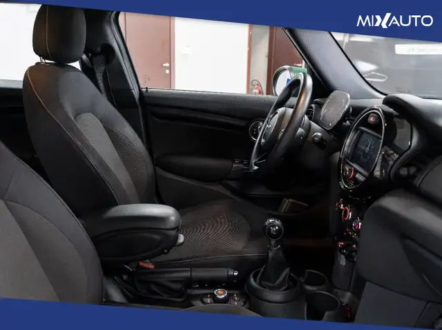 Mini Hatch view 14