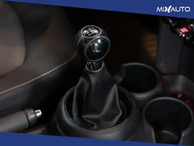 Mini Hatch view 13