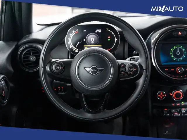 Mini Hatch view 12