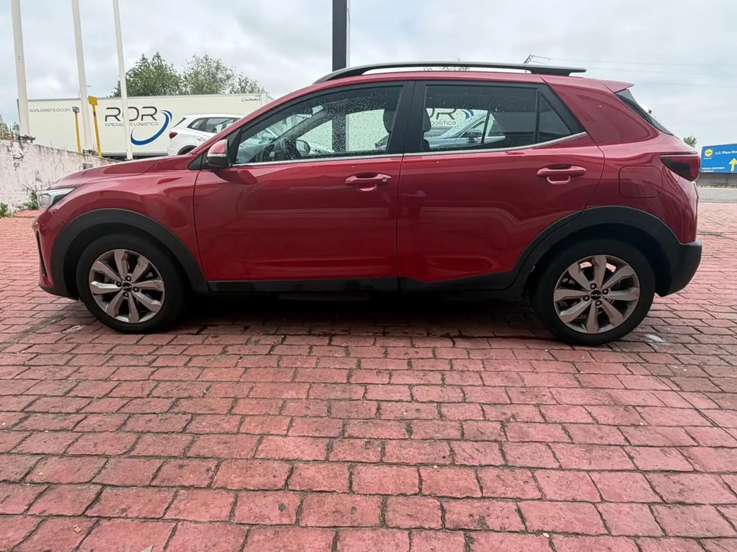 Kia Stonic 1.0 T-GDi MHEV iMT Concept Plus 100 Rojo - 2