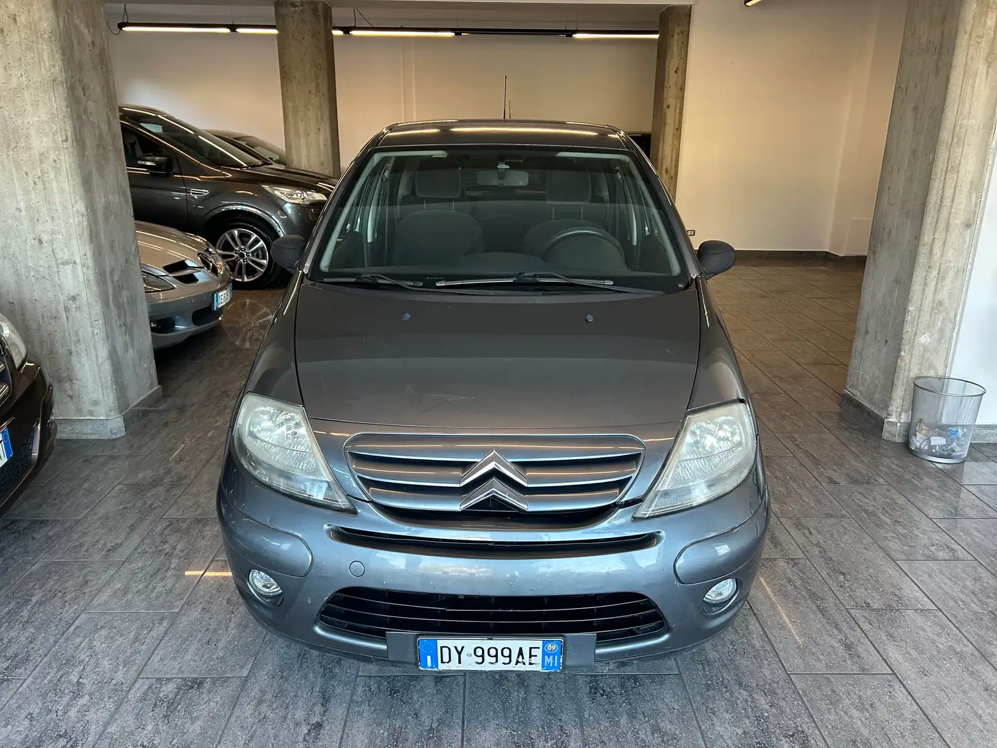 Citroen C3 1.1 Exclusive Style Techno CINGHIA FATTA A 118.000 Grau - 2