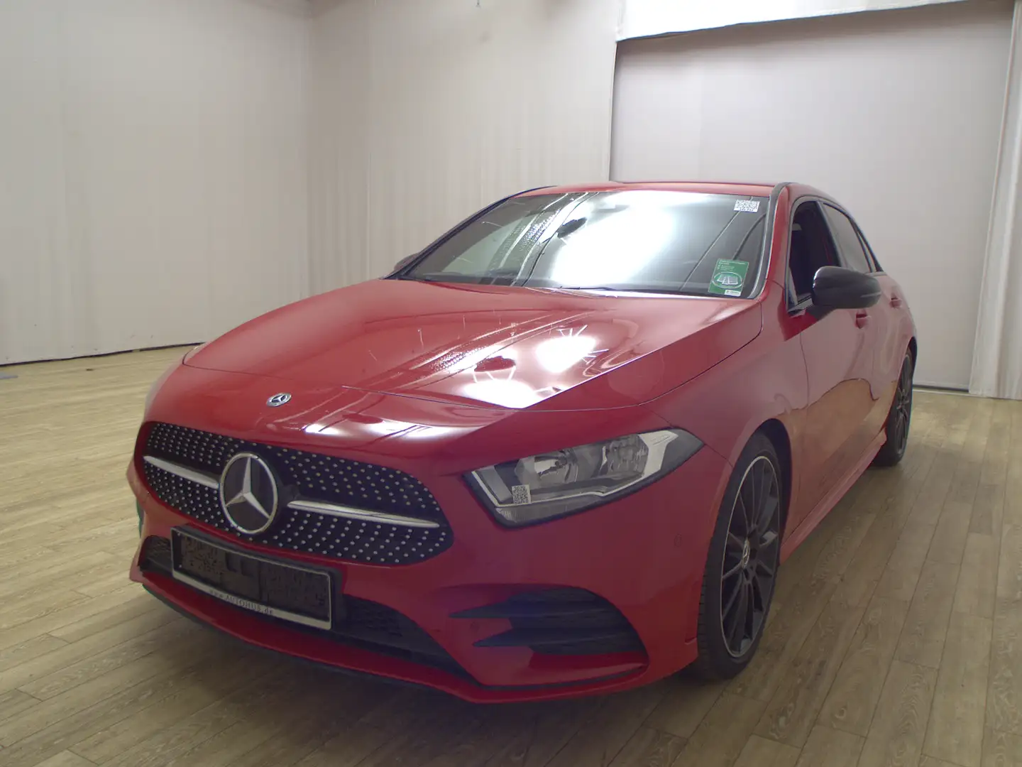 Mercedes-Benz A 200 AMG Line Navi Night Leder ACC KeyLess RFK Rouge - 2