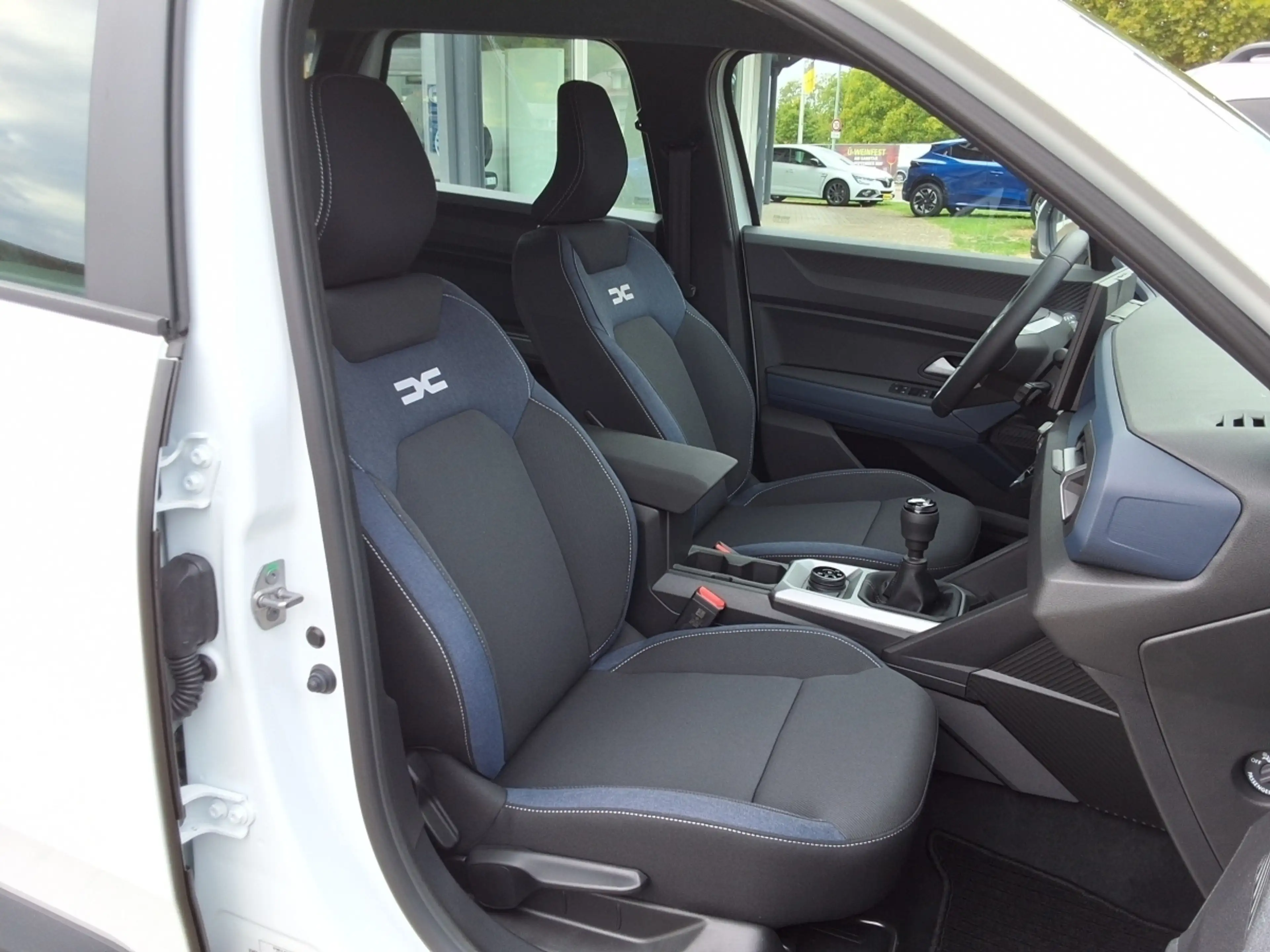Dacia Bigster EXPRESSION  MILD HYBRID 130 4x4/PDC/ — photo 11