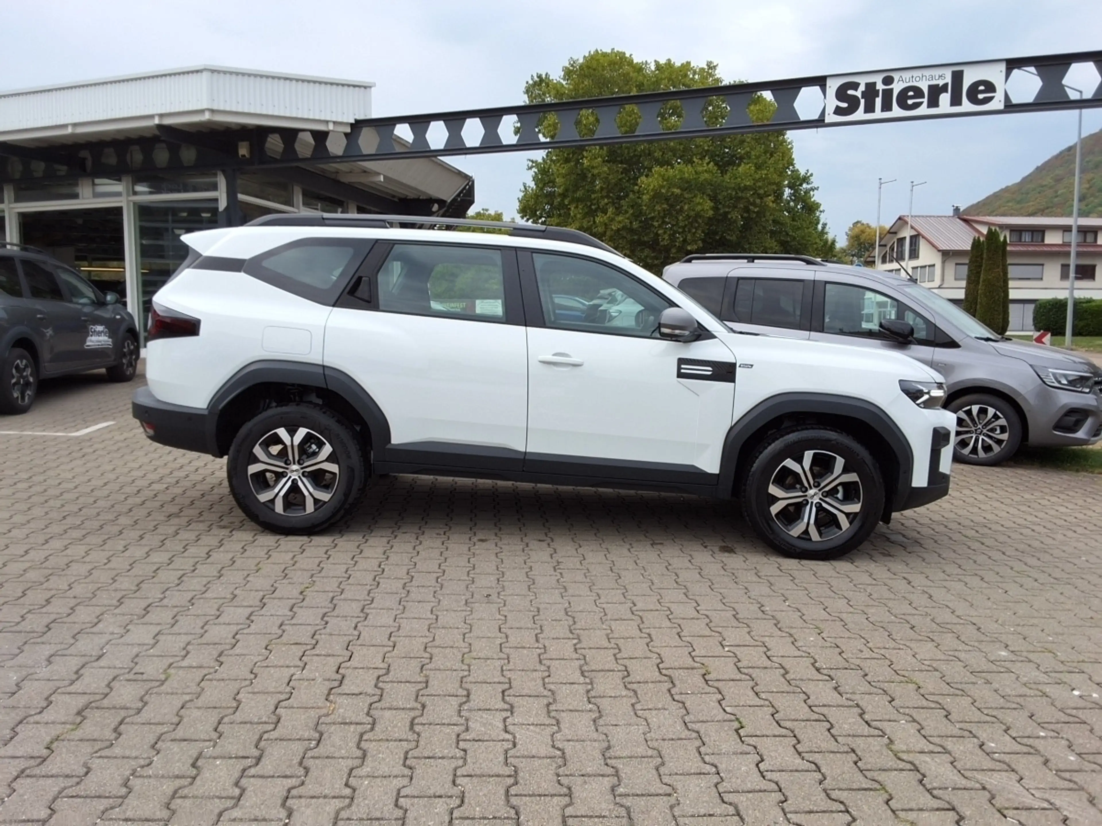 Dacia Bigster EXPRESSION  MILD HYBRID 130 4x4/PDC/ — photo 5