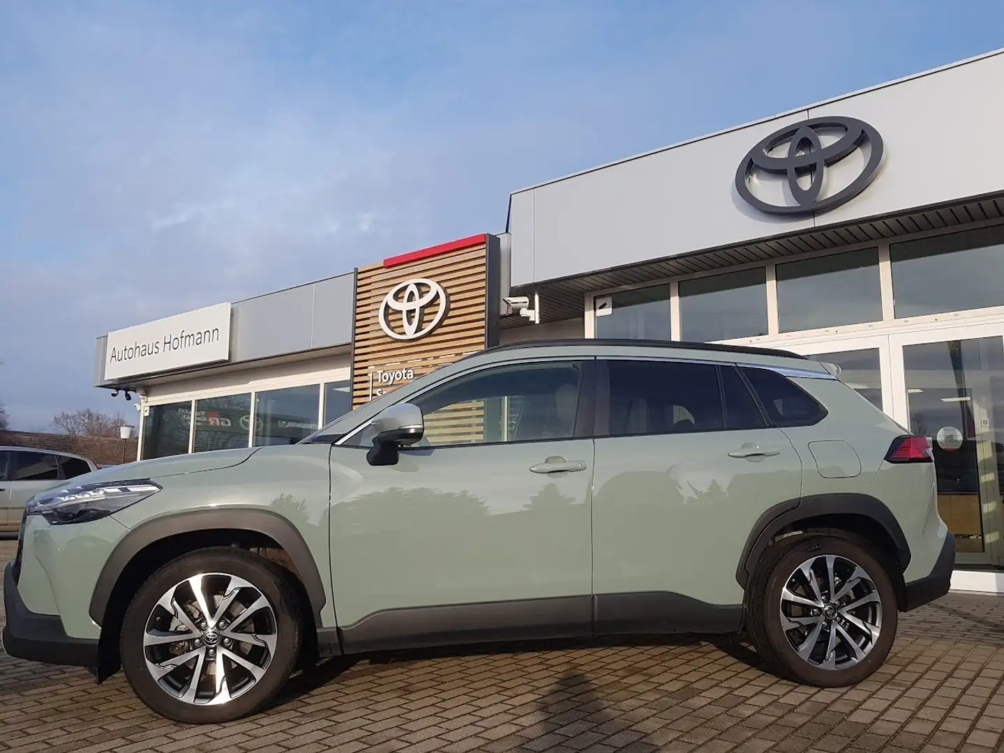 Toyota Corolla Cross Hybrid FWD Team Deutschland Beige - 2