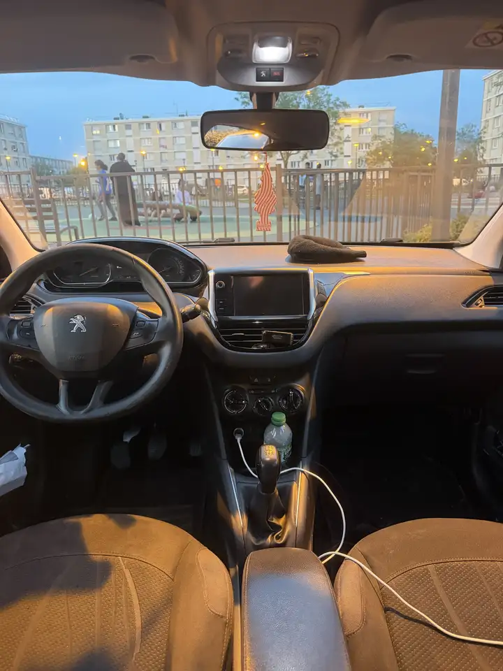 Peugeot 208 208 — photo 6