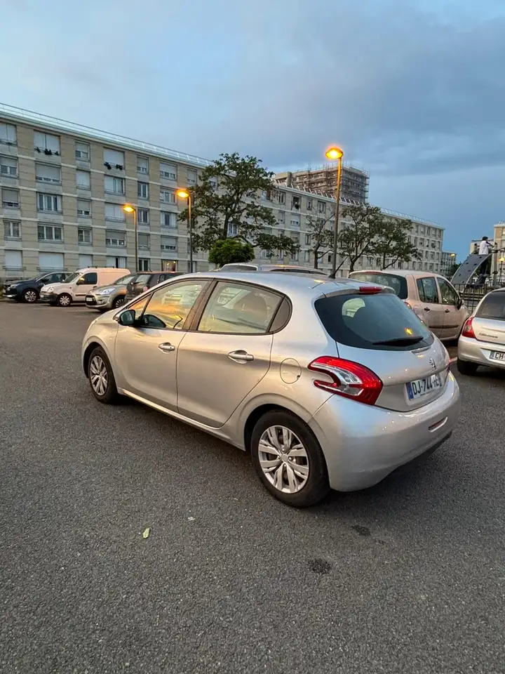 Peugeot 208 208 — photo 5