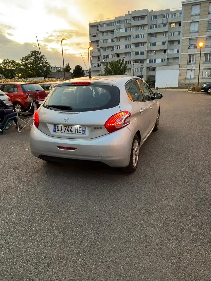 Peugeot 208 208 — photo 4