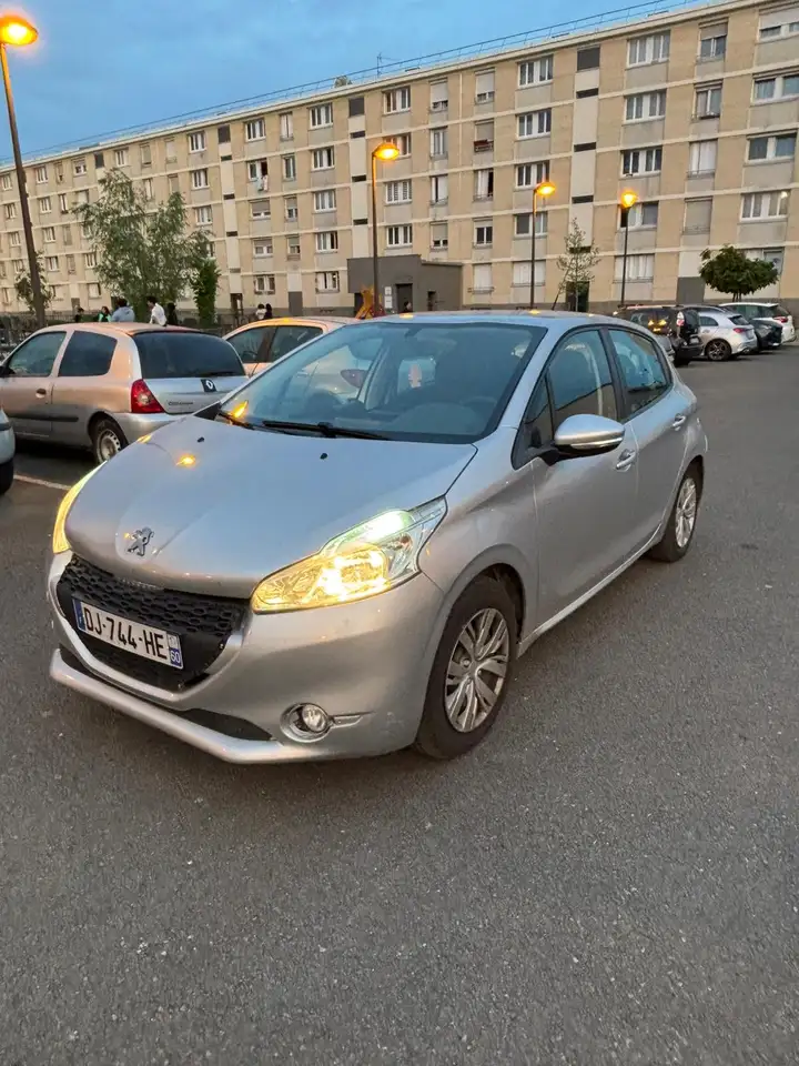 Peugeot 208 208 — photo 3