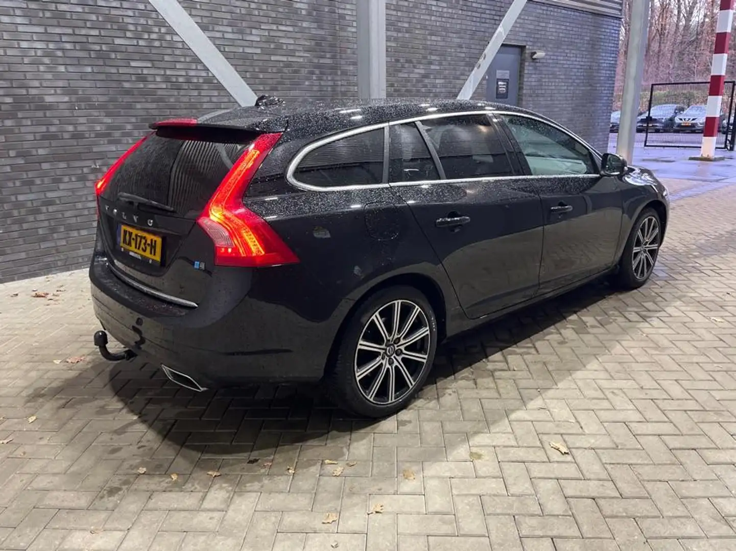 Volvo V60 2.4 D5 Twin Engine Lease Edition | Trekhaak | Stoe Schwarz - 2