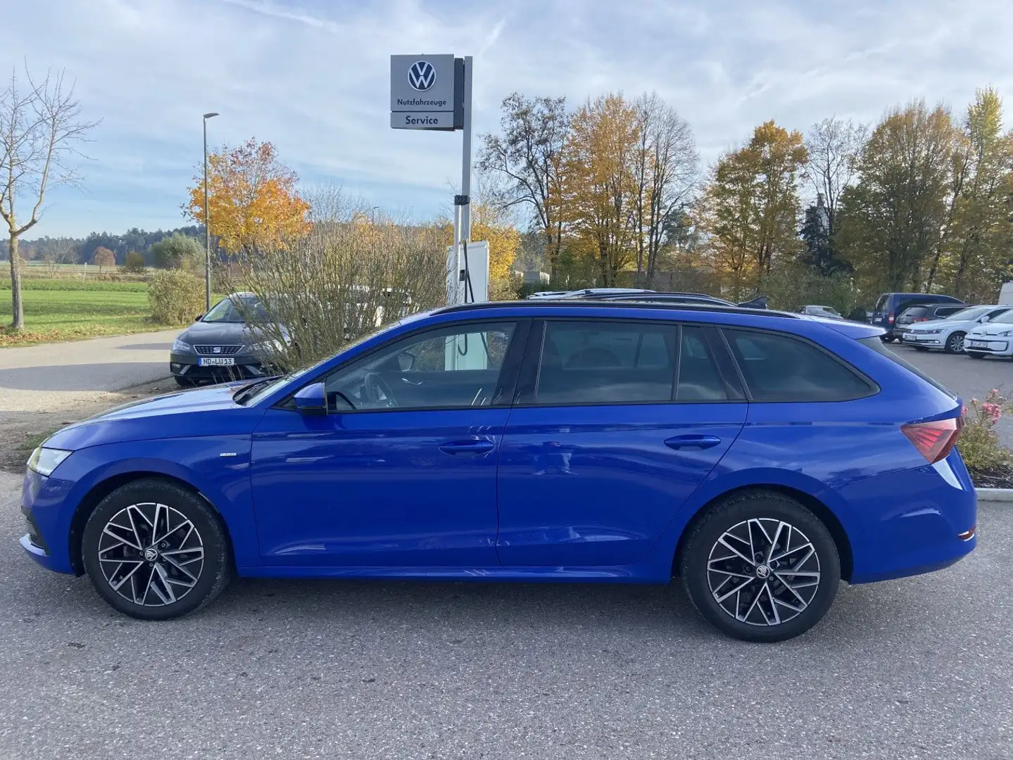 Skoda Octavia Combi 2.0 TDI DSG CLEVER 17"+EL.HECK+NAV Blau - 2