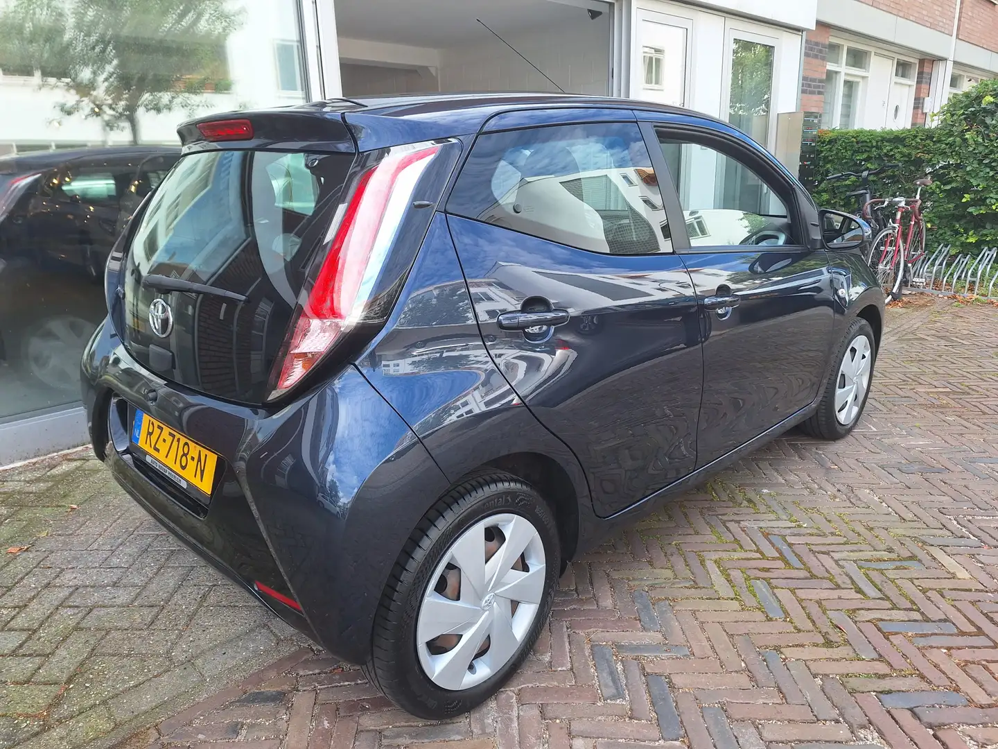 Toyota Aygo 1.0 VVT-i X-Play 5Drs /44.000 Km/Camera/Airco/1e E Blauw - 2