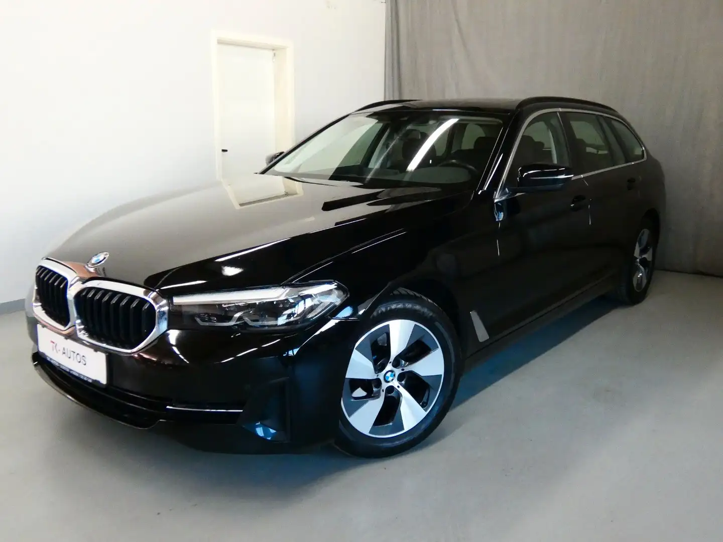 BMW 520 d Touring Aut.,1.Hand,Navi,LED,Tempo,Panorama Schwarz - 1
