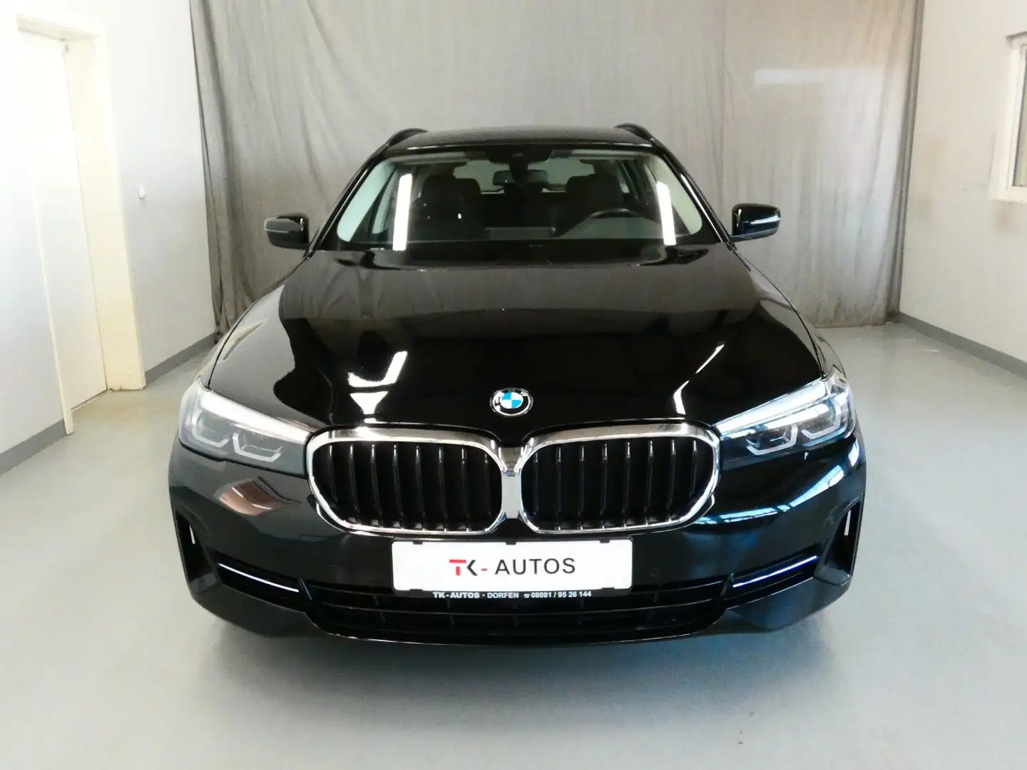 BMW 520 d Touring Aut.,1.Hand,Navi,LED,Tempo,Panorama Schwarz - 2