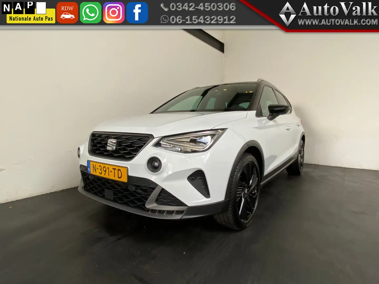 SEAT Arona 1.0 TSI FR Business Intense Weiß - 1