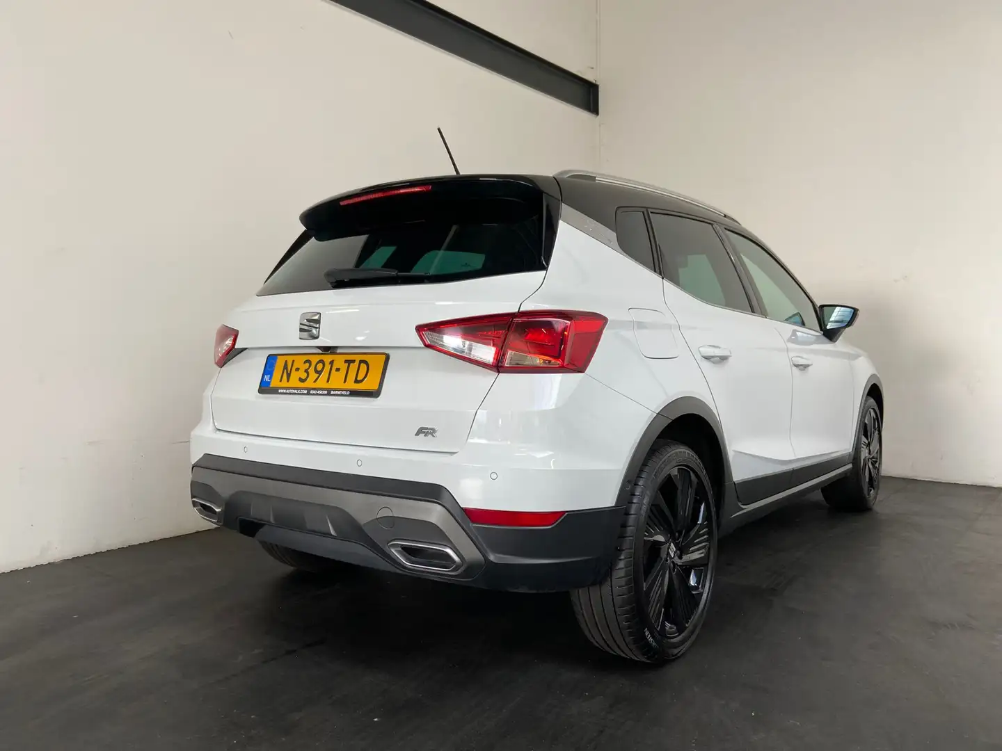 SEAT Arona 1.0 TSI FR Business Intense Weiß - 2