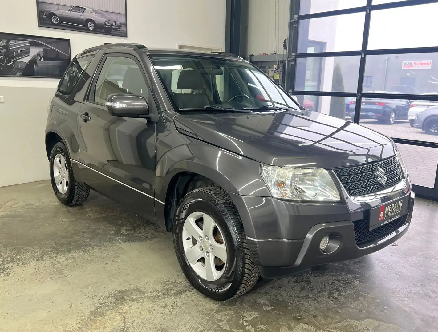 Suzuki Grand Vitara 4x4 2.4 Comfort Aut.+Klimaaut.+SHZ Grau - 1