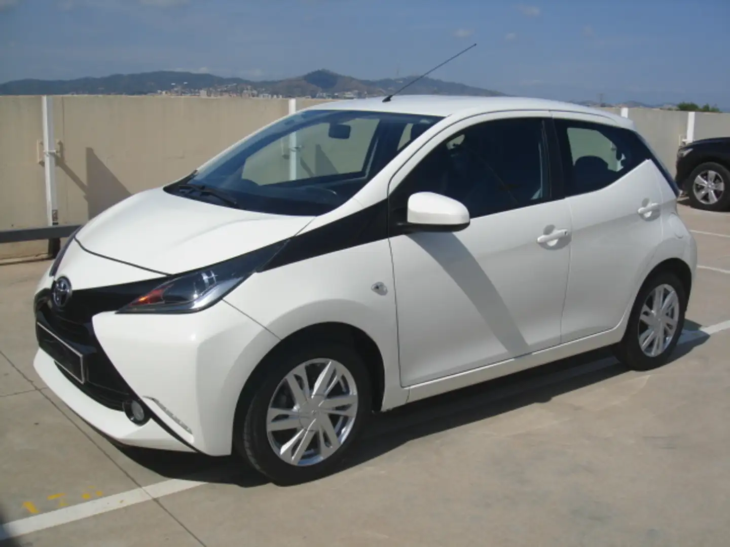 Toyota Aygo 1.0 70 x-play Blanco - 1