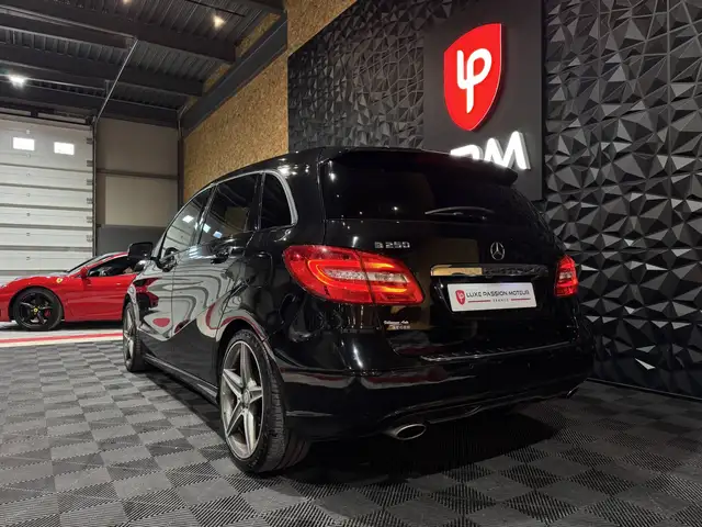 Mercedes-Benz B-Class view 4