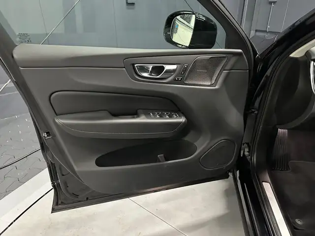 Volvo XC60 view 14
