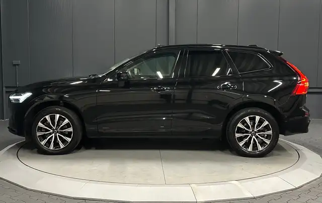 Volvo XC60 view 2