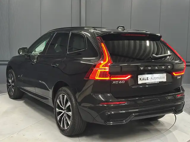 Volvo XC60 view 3