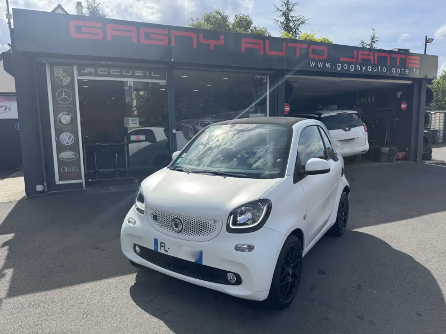 smart forTwo ELECTRIQUE 82CH PRIME Blanc - 1