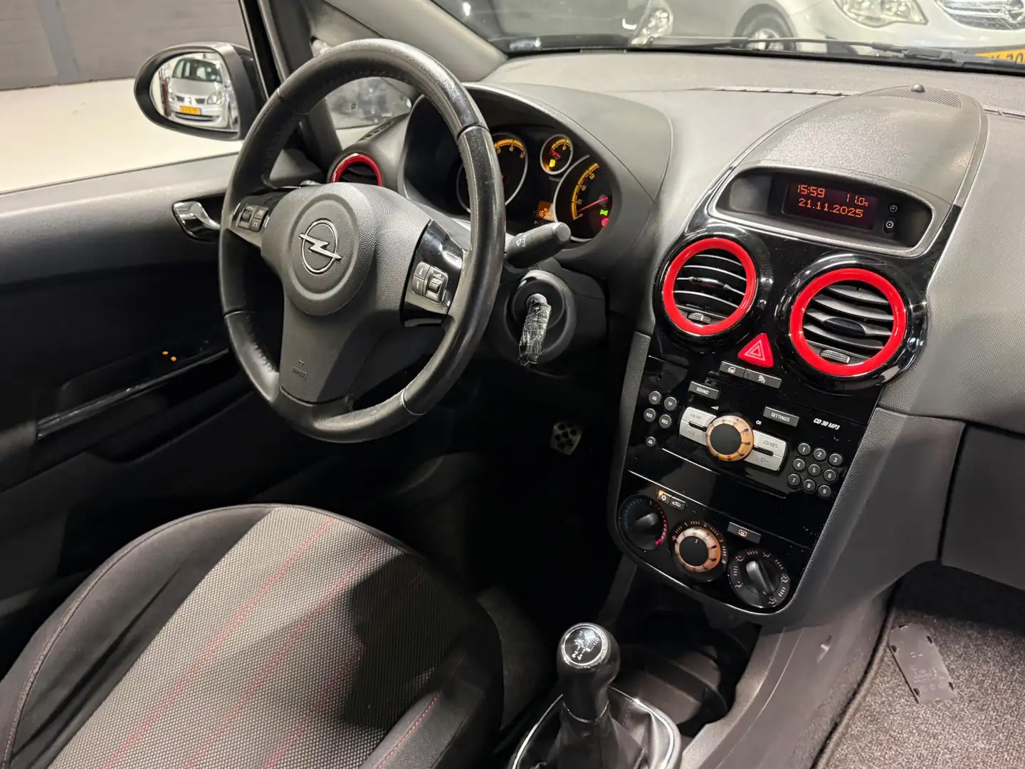 Opel Corsa 1.4-16V 87PK Airco Schwarz - 2