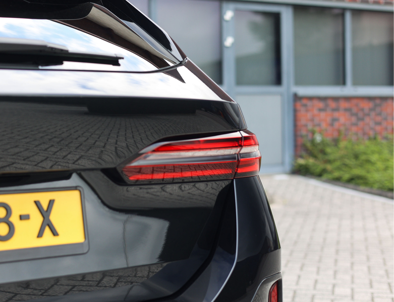 BMW 550 5-serie Touring 550e xDrive | M Performance - Pano — photo 12