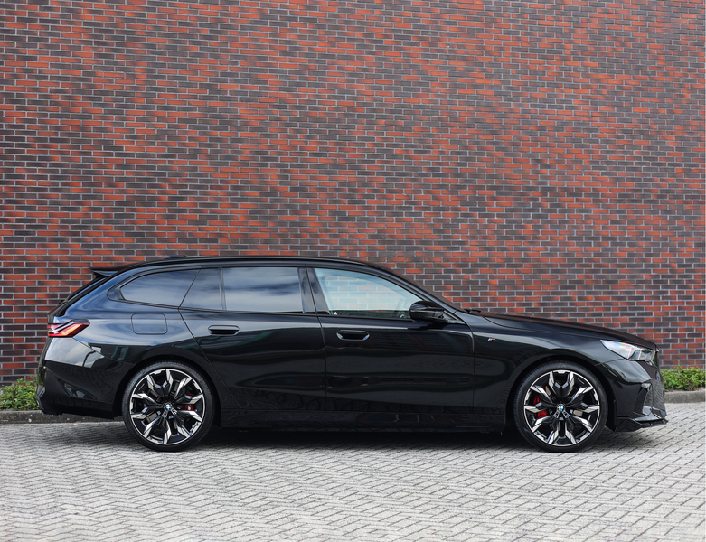 BMW 550 5-serie Touring 550e xDrive | M Performance - Pano — photo 15