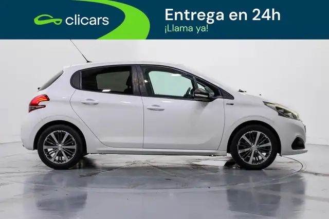 Peugeot 208 view 6