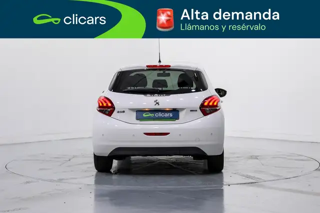Peugeot 208 view 4