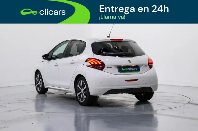 Peugeot 208 view 9