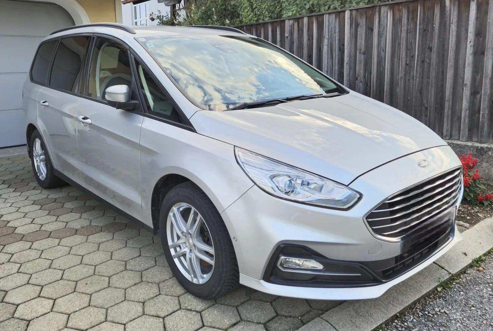 Ford Galaxy 2,0 EcoBlue SCR Trend Silber - 1