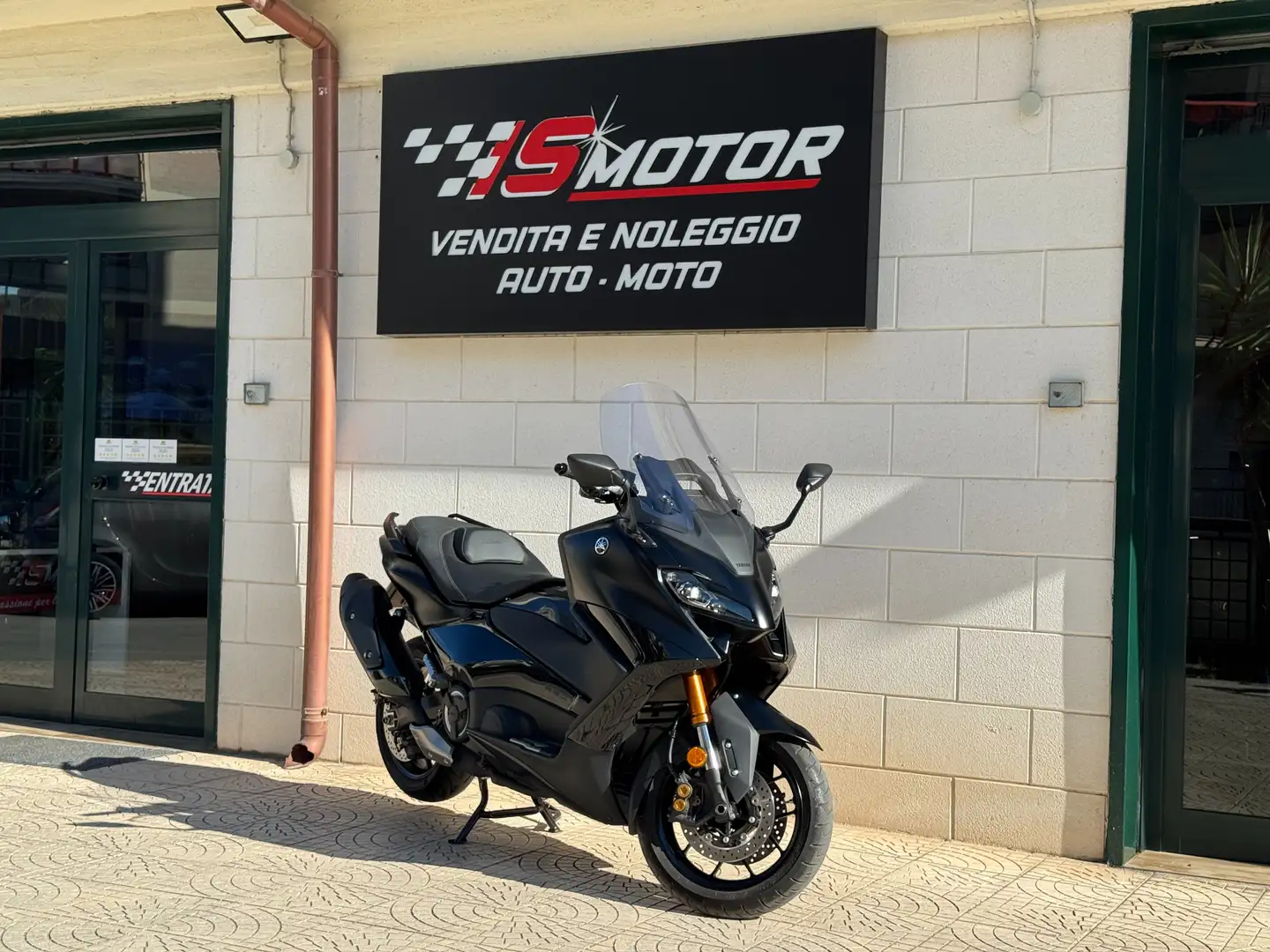 Yamaha TMAX 560 TECH MAX SOLO 400 KM Nero - 1