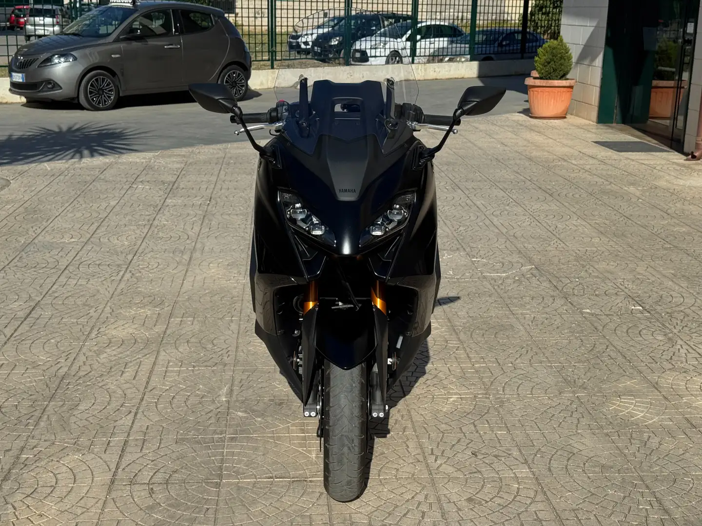 Yamaha TMAX 560 TECH MAX SOLO 400 KM Nero - 2