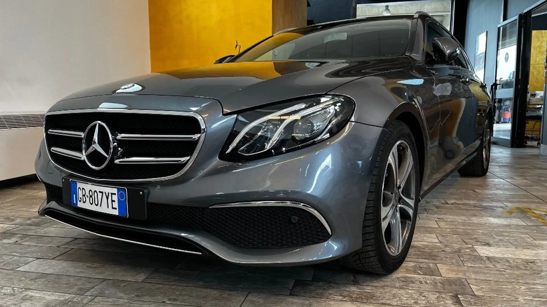 Mercedes-Benz E 200 d S.W. Auto Sport Grigio - 1