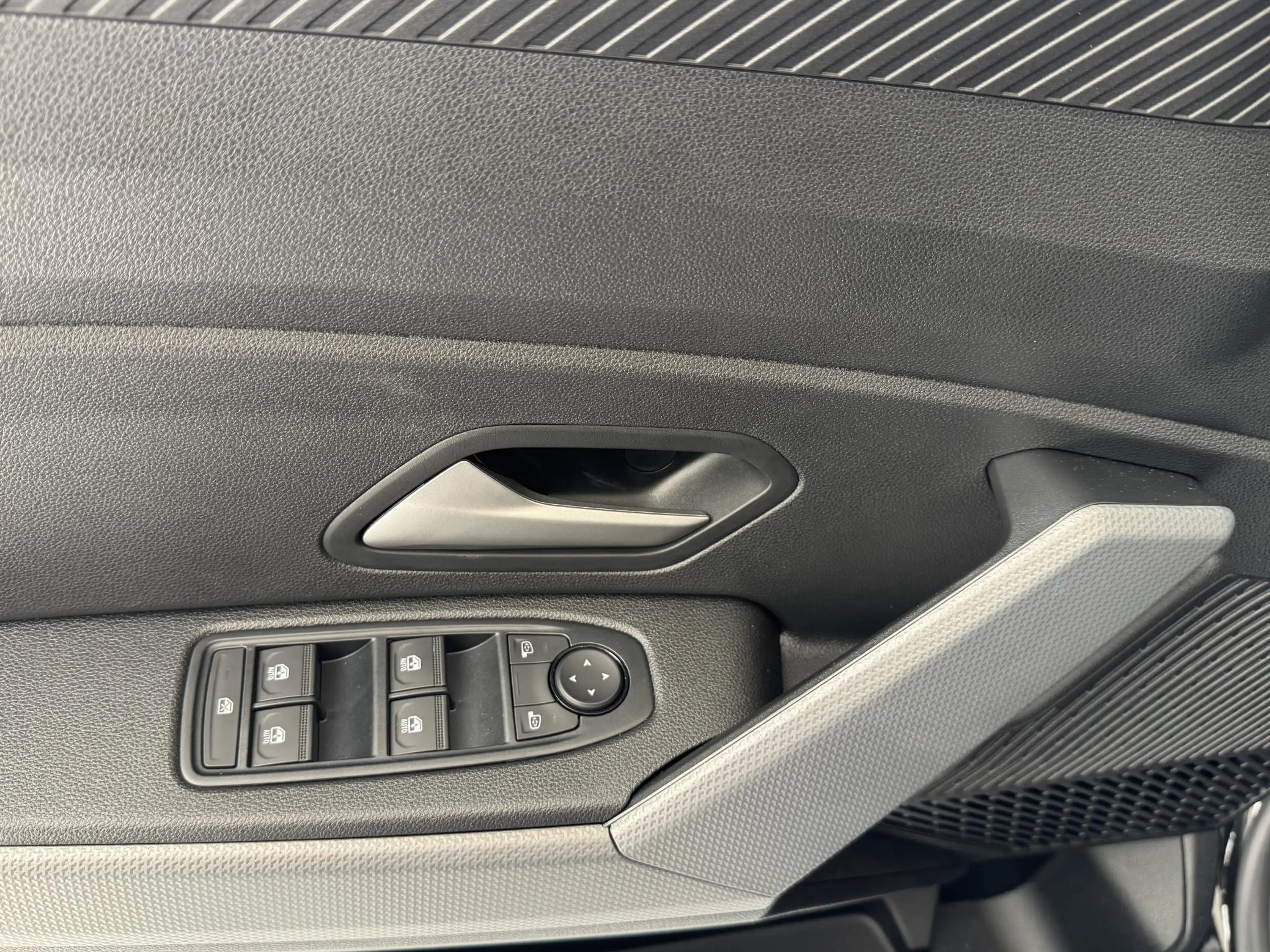 Dacia Duster 1.8 hybrid 155 expression | Nieuw uit voorraad | N — photo 9
