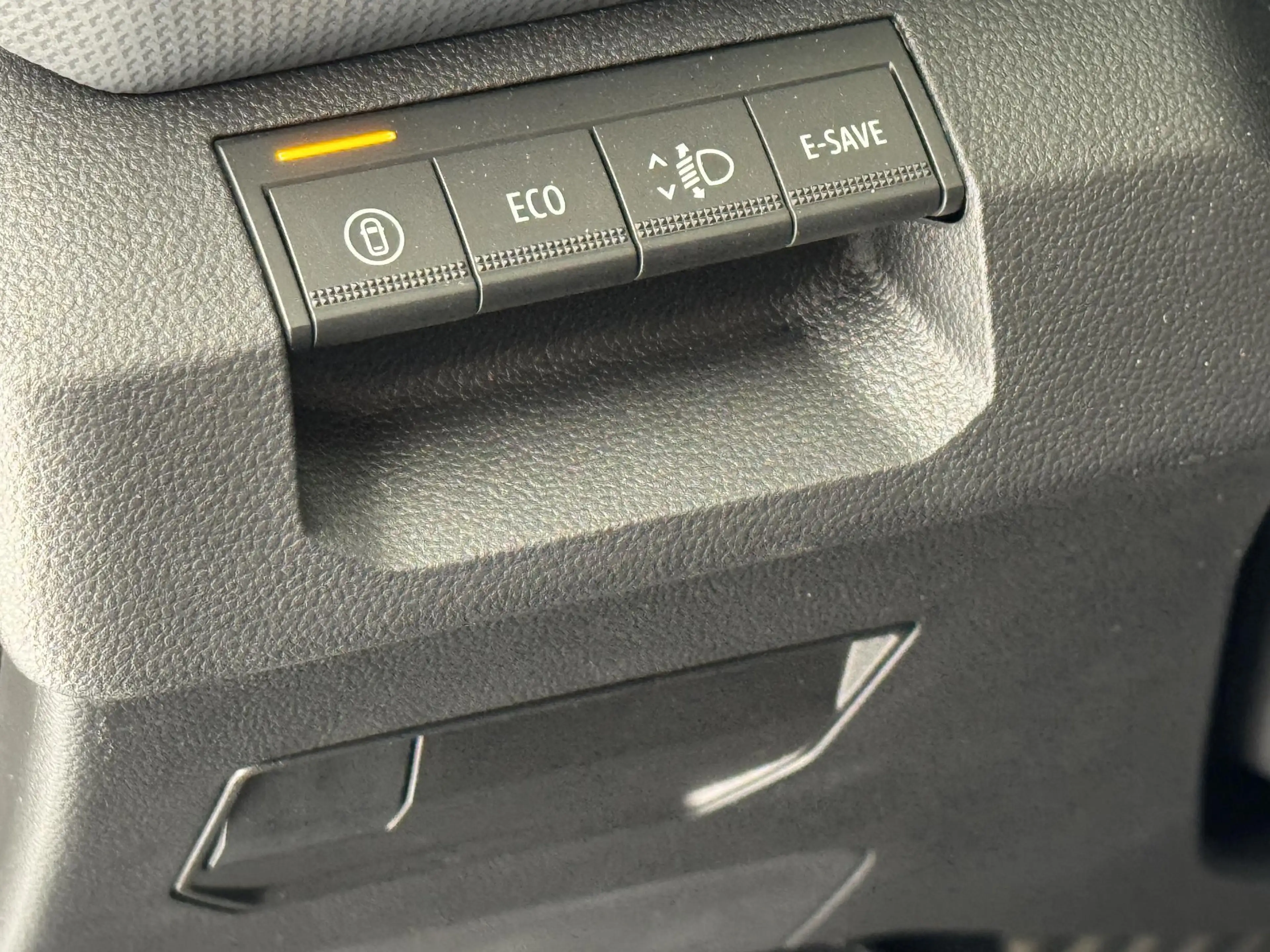 Dacia Duster 1.8 hybrid 155 expression | Nieuw uit voorraad | N — photo 25