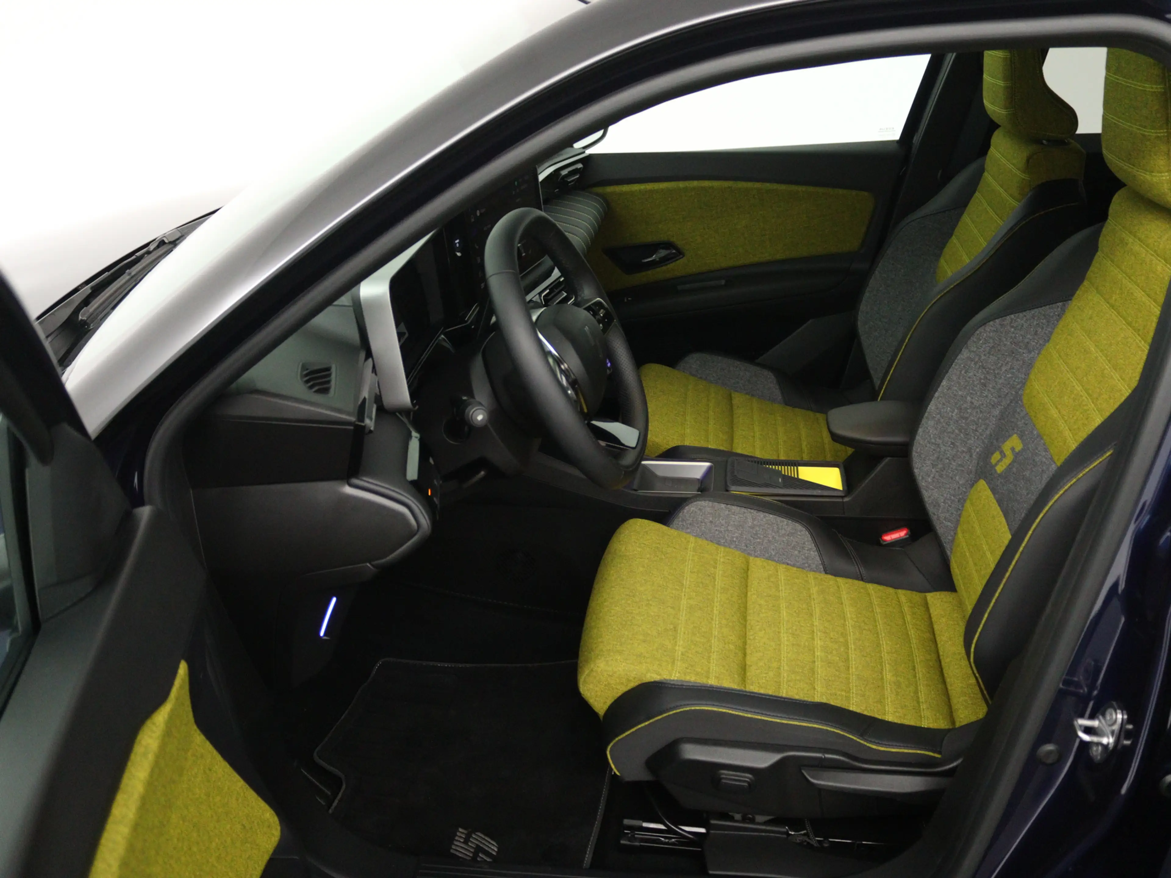 Renault R 5 comfort range iconic cinq 52 kWh | Google | Stoel — photo 4
