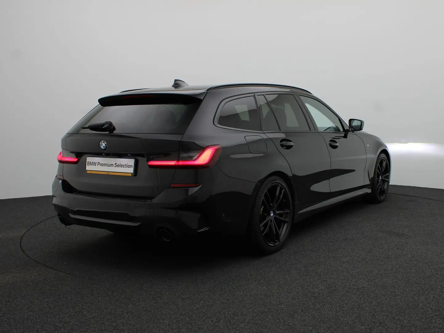 BMW 318 3 Serie Touring 318i High Executive | M Sport Plus Noir - 2