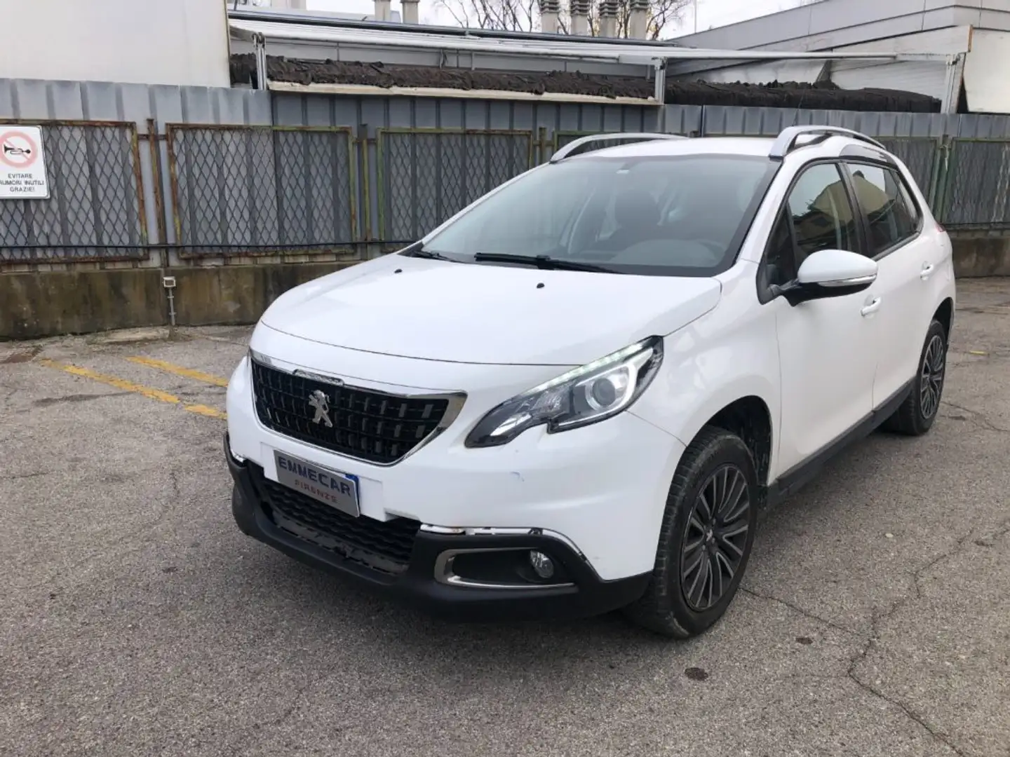 Peugeot 2008 1° serie PureTech 82 S&S Active Weiß - 1