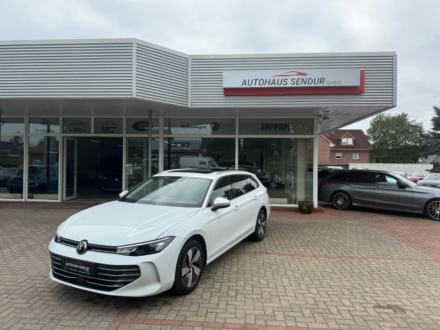 Volkswagen Passat Variant 1.5 eTSI 110 kW Business*PANO*LED Weiß - 1