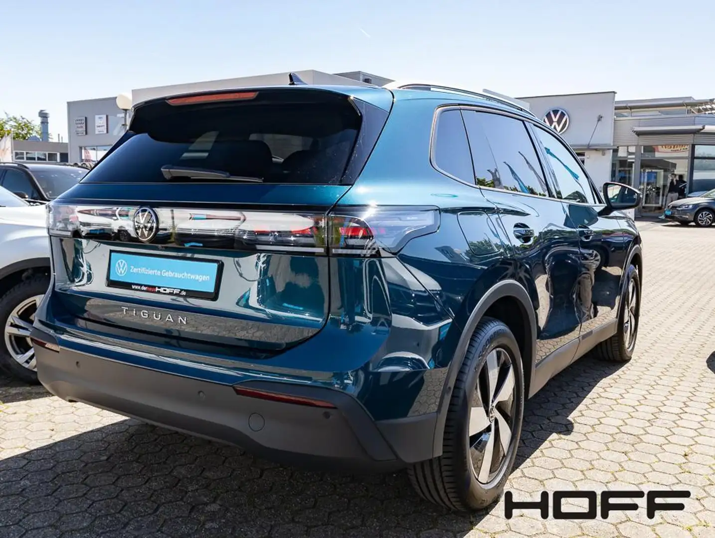 Volkswagen Tiguan 2.0 TDI DSG Life AHK Trailer-Assist LED-Plus Blauw - 2