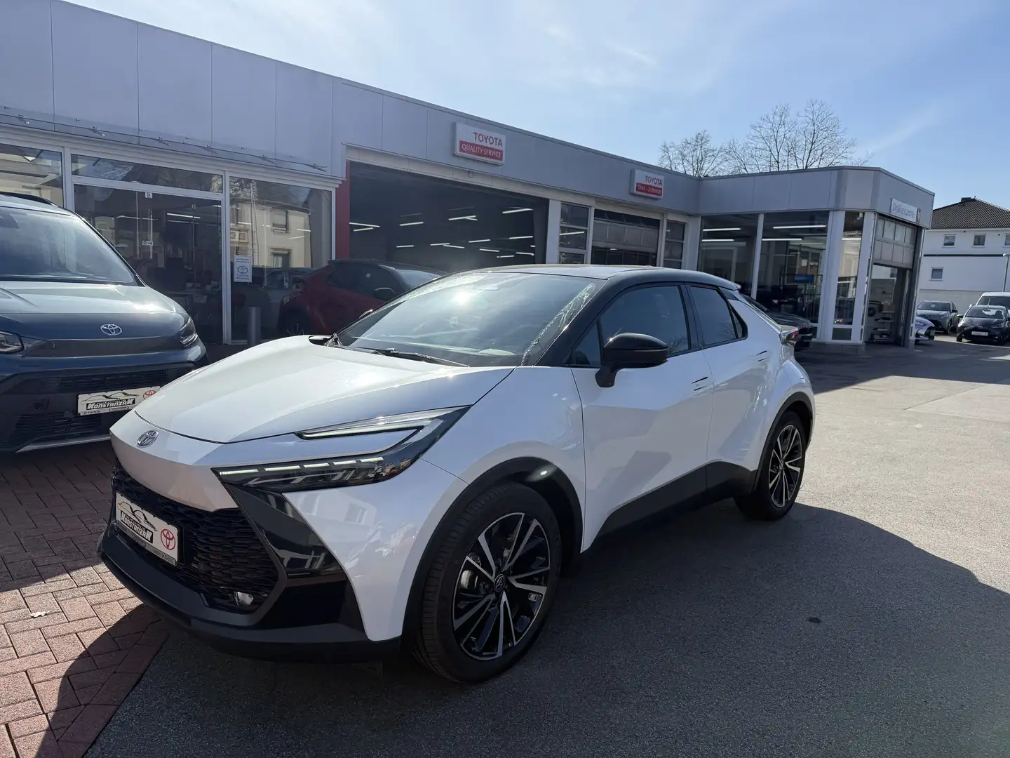 Toyota C-HR 2.0 Hybrid Lounge Weiß - 2