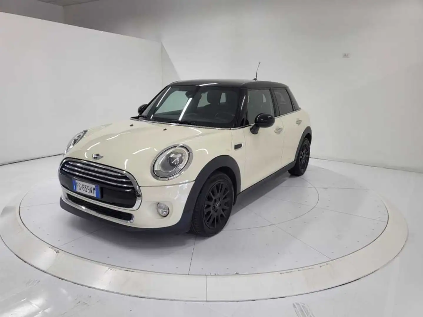 MINI Cooper D (F55) Mini 1.5 Cooper D 5 porte Bianco - 1