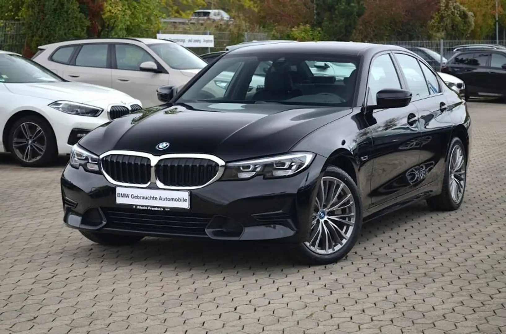 BMW 330 e Lim. Sport Line LiveCptProf.AHK.PDC.Tempoma Schwarz - 2